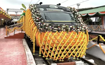 पीएम मोदी ने बनारस से चलाई चार नई वंदे भारत ट्रेनें, कहा – “रेलवे का नया युग शुरू हो चुका है”