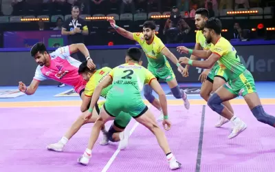 Patna Pirates Playoff में दमदार एंट्री! Jaipur Pink Panthers को 33-18 से हराकर टॉप-8 में जगह पक्की